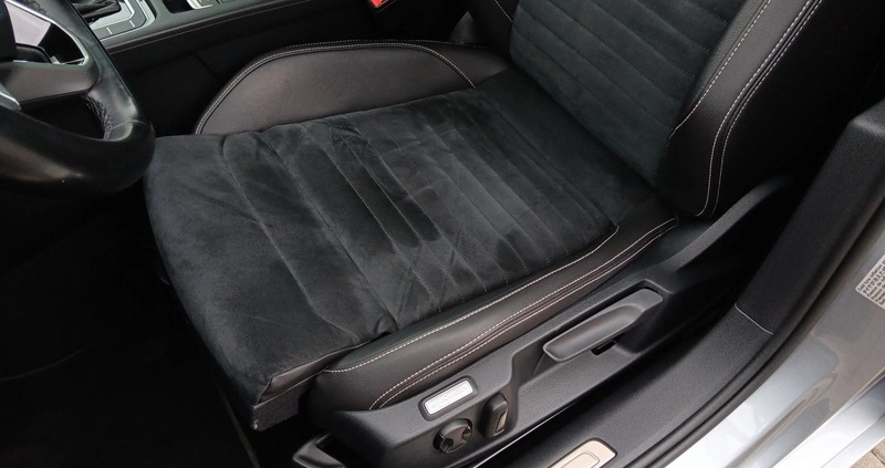 Volkswagen Passat cena 95900 przebieg: 144399, rok produkcji 2019 z Opoczno małe 781